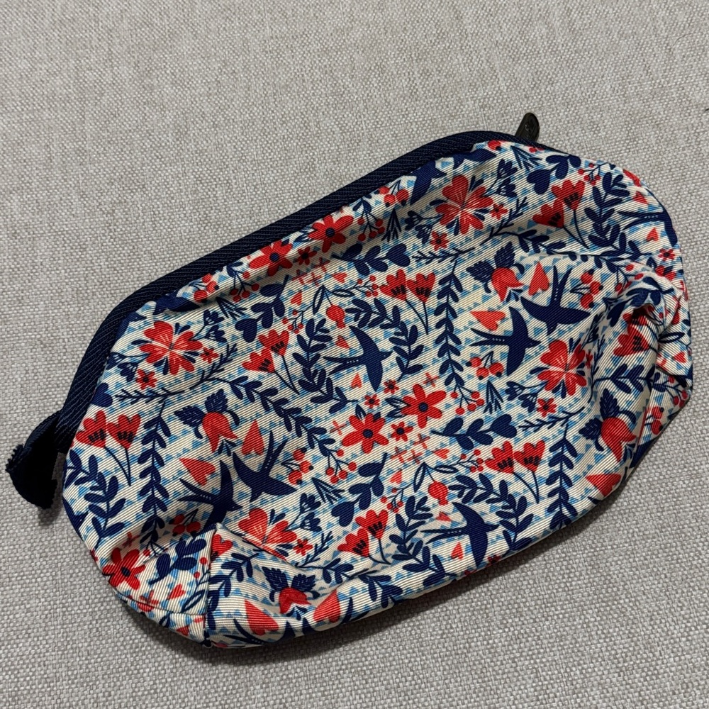 Like New Primrose Hill MakeUp Bag-Red/Navy/Cream Print-ZipTop - Picture 4 of 11